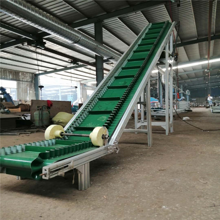 南通Z型裙邊皮帶輸送機定制-化工食品行業大傾角上料解決方案